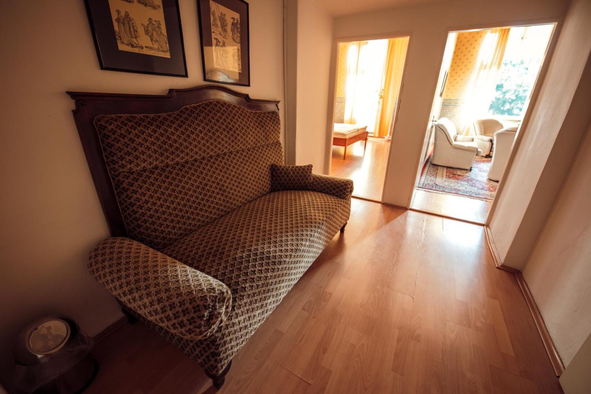 Hotel Kastiel Mojmirovce Luaran gambar