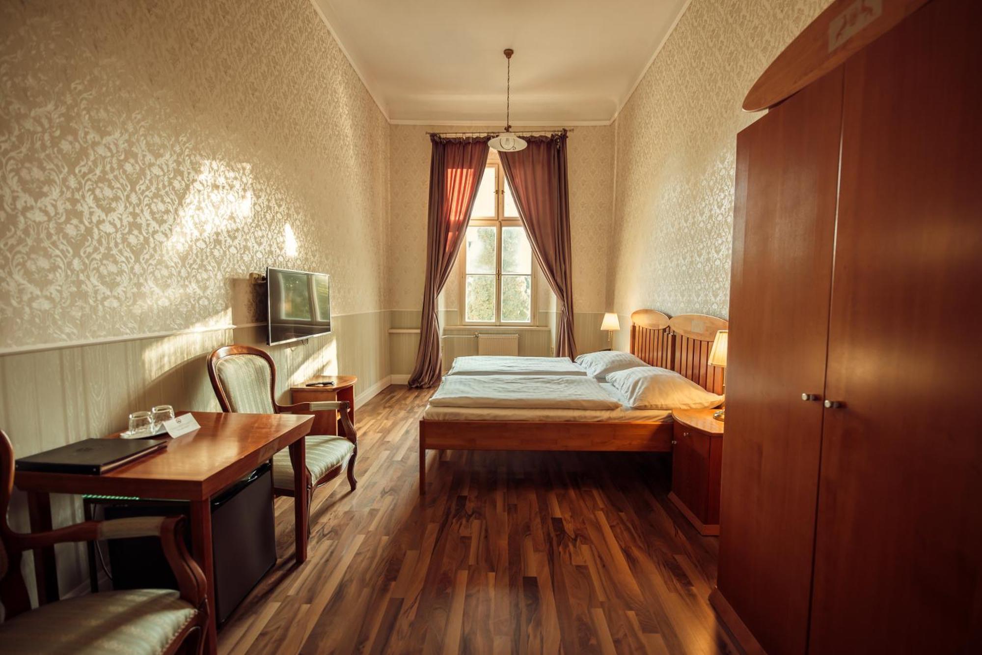 Hotel Kastiel Mojmirovce Luaran gambar