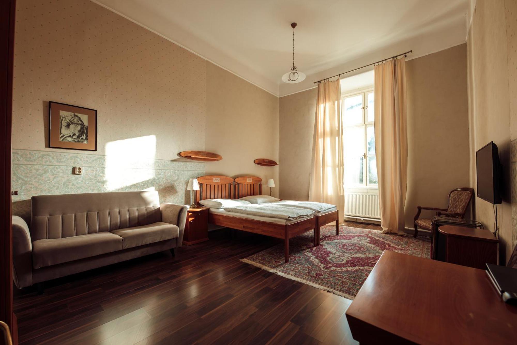 Hotel Kastiel Mojmirovce Luaran gambar