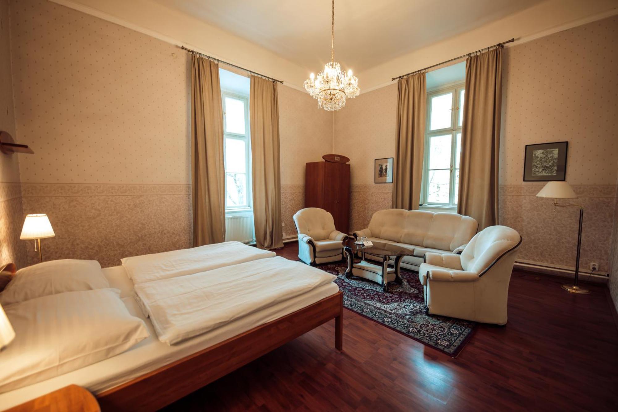 Hotel Kastiel Mojmirovce Luaran gambar