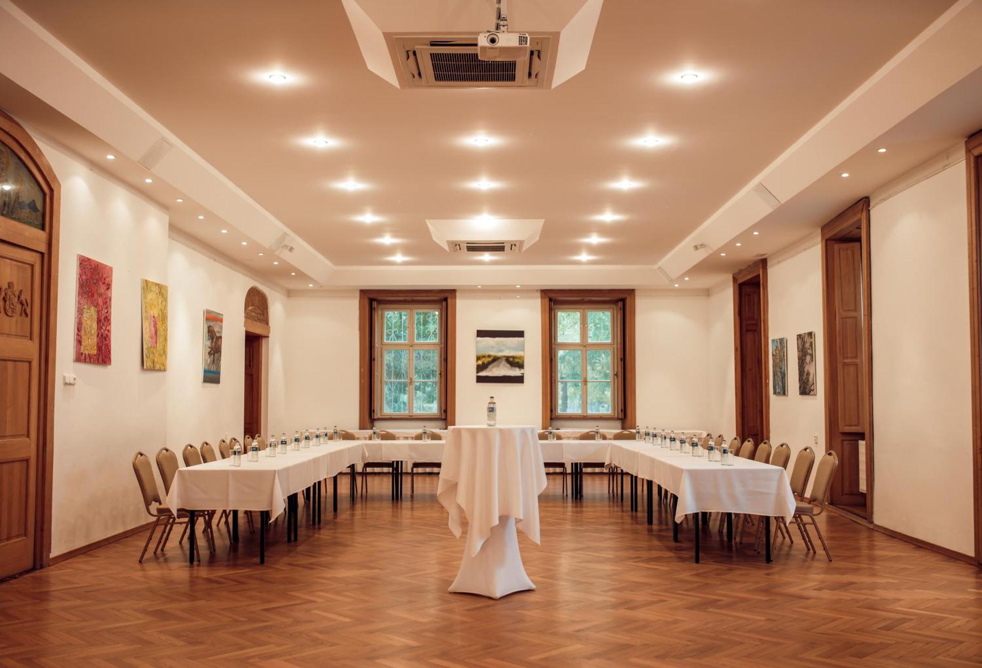 Hotel Kastiel Mojmirovce Luaran gambar
