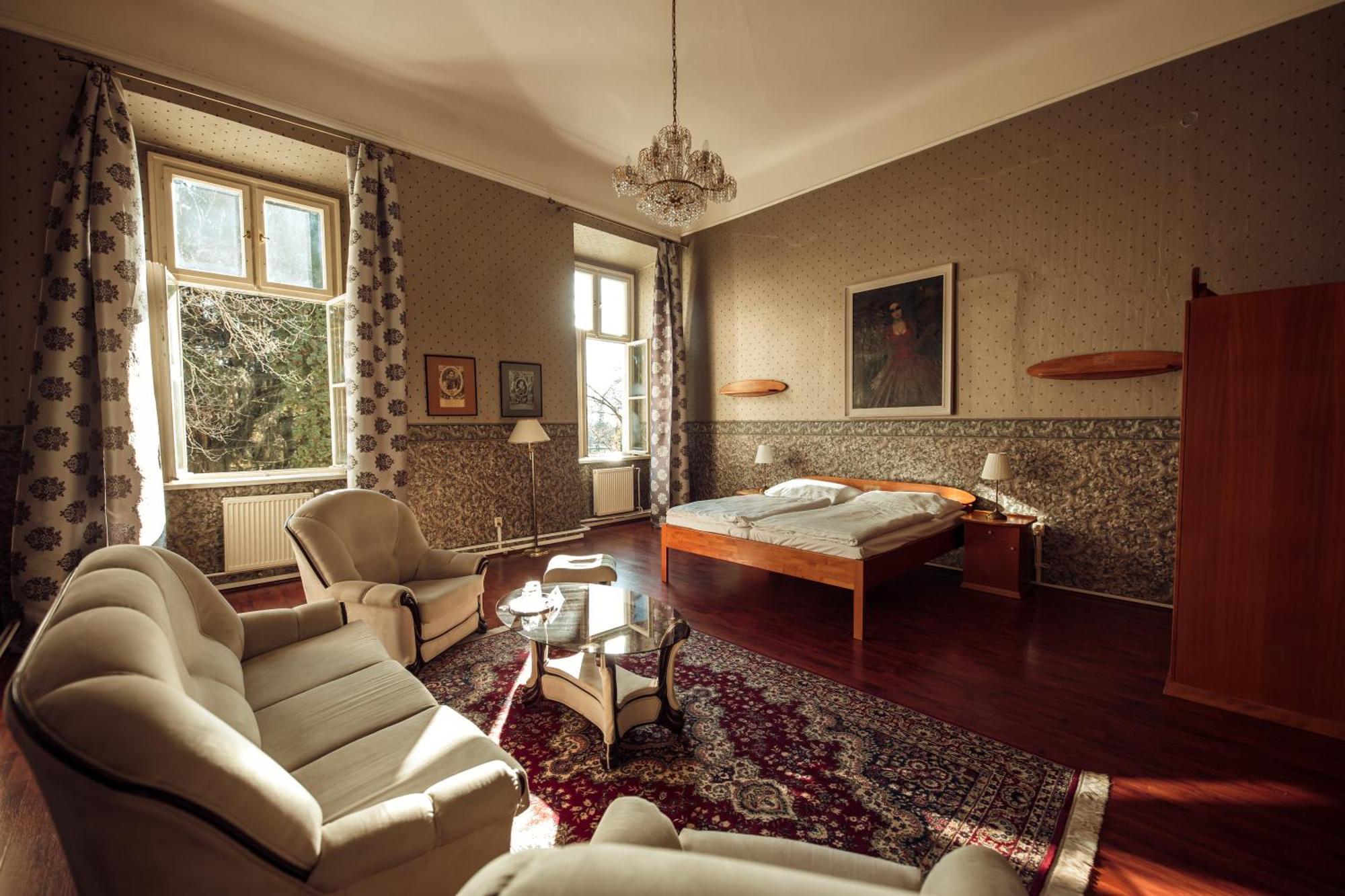 Hotel Kastiel Mojmirovce Luaran gambar