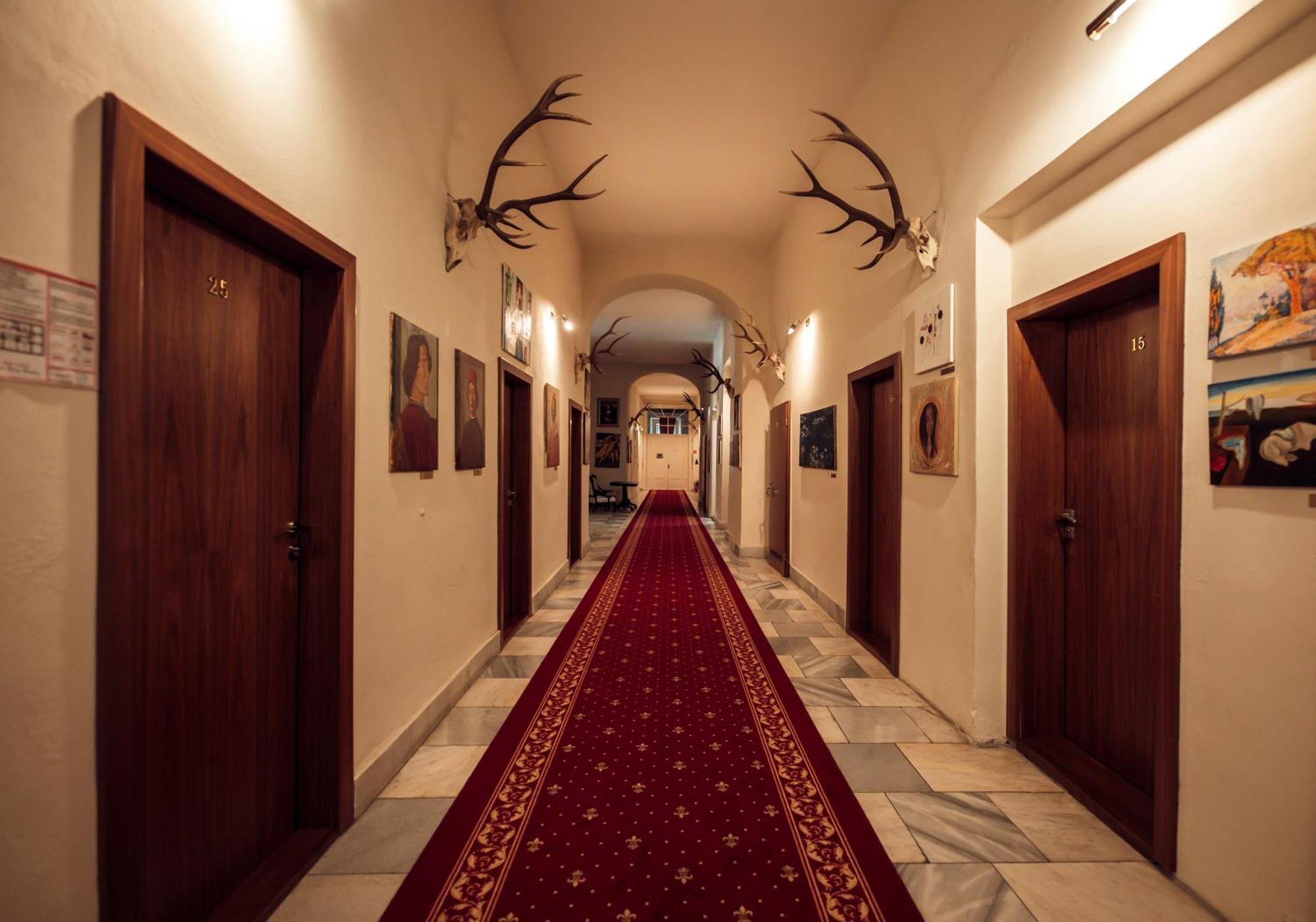 Hotel Kastiel Mojmirovce Luaran gambar