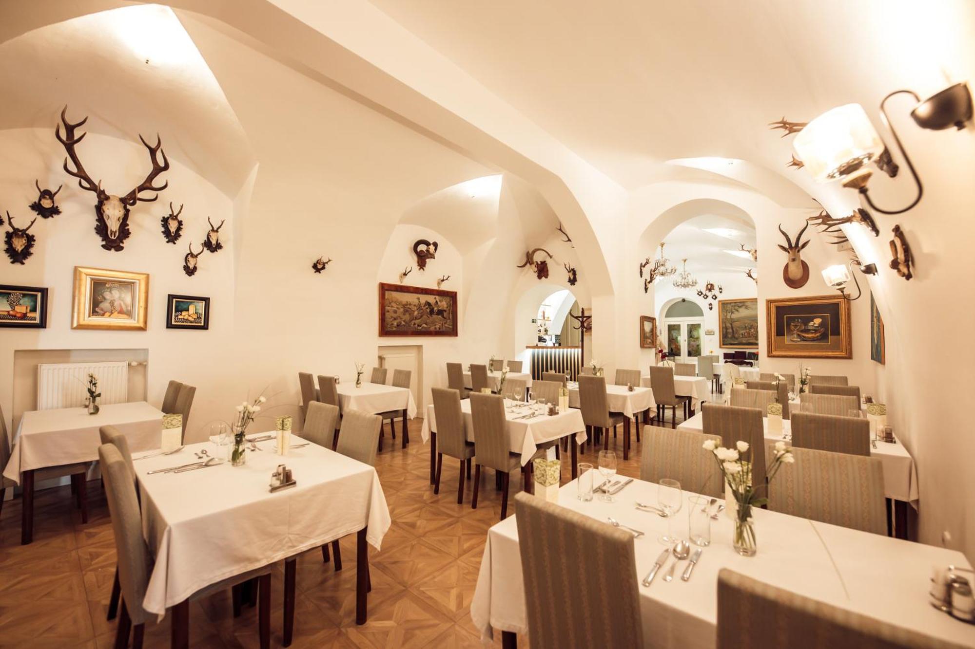 Hotel Kastiel Mojmirovce Luaran gambar