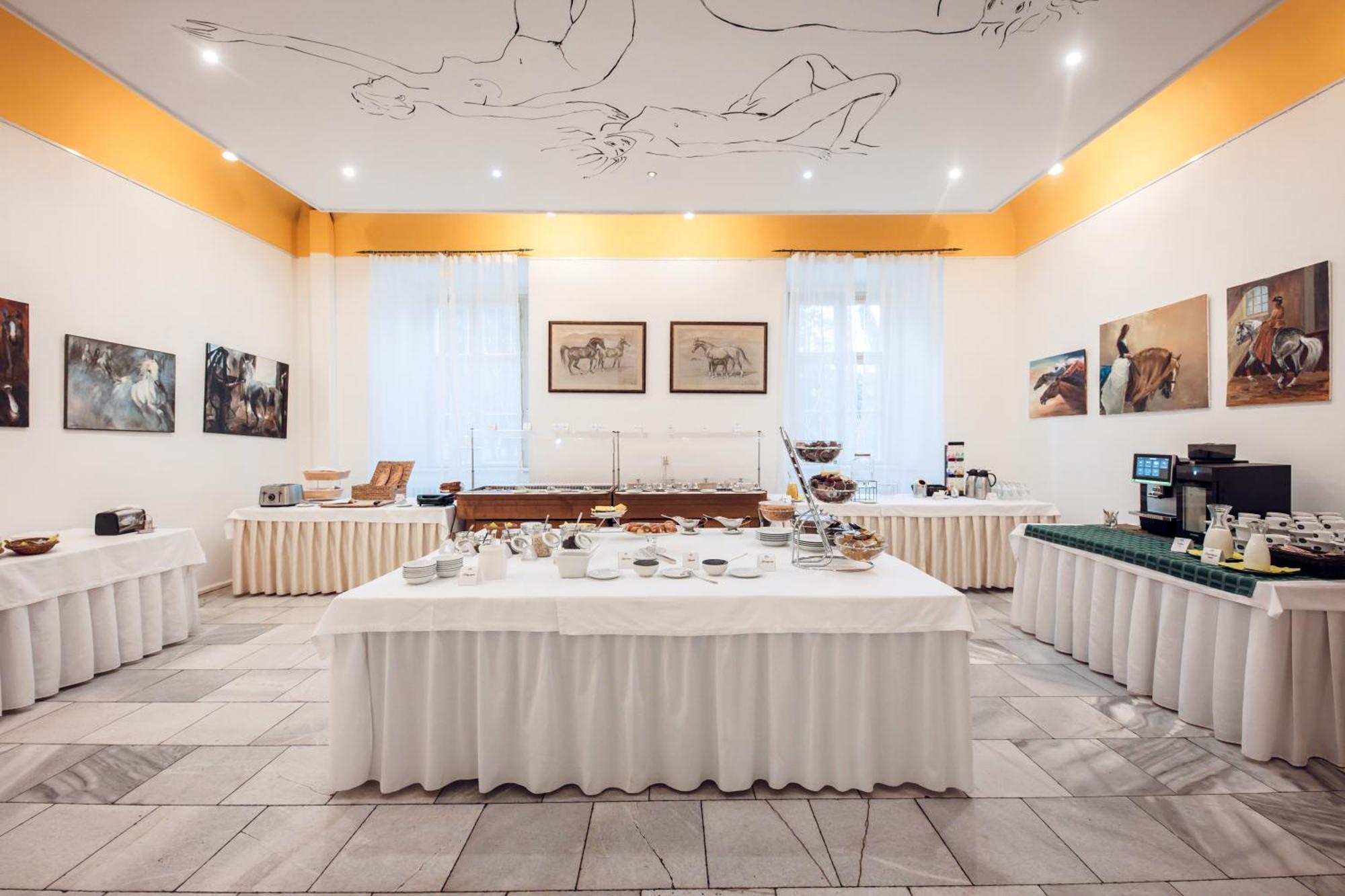 Hotel Kastiel Mojmirovce Luaran gambar