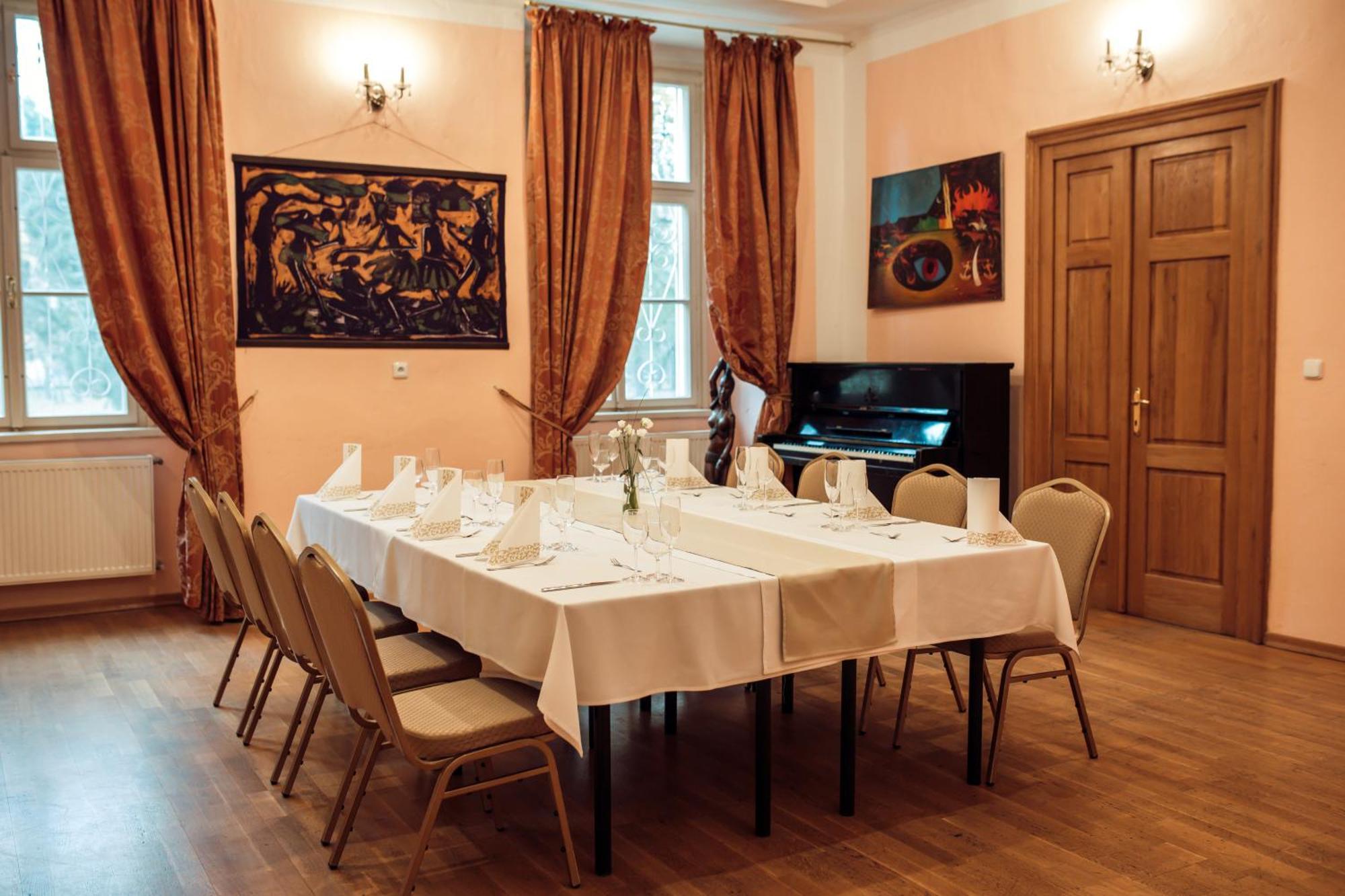 Hotel Kastiel Mojmirovce Luaran gambar
