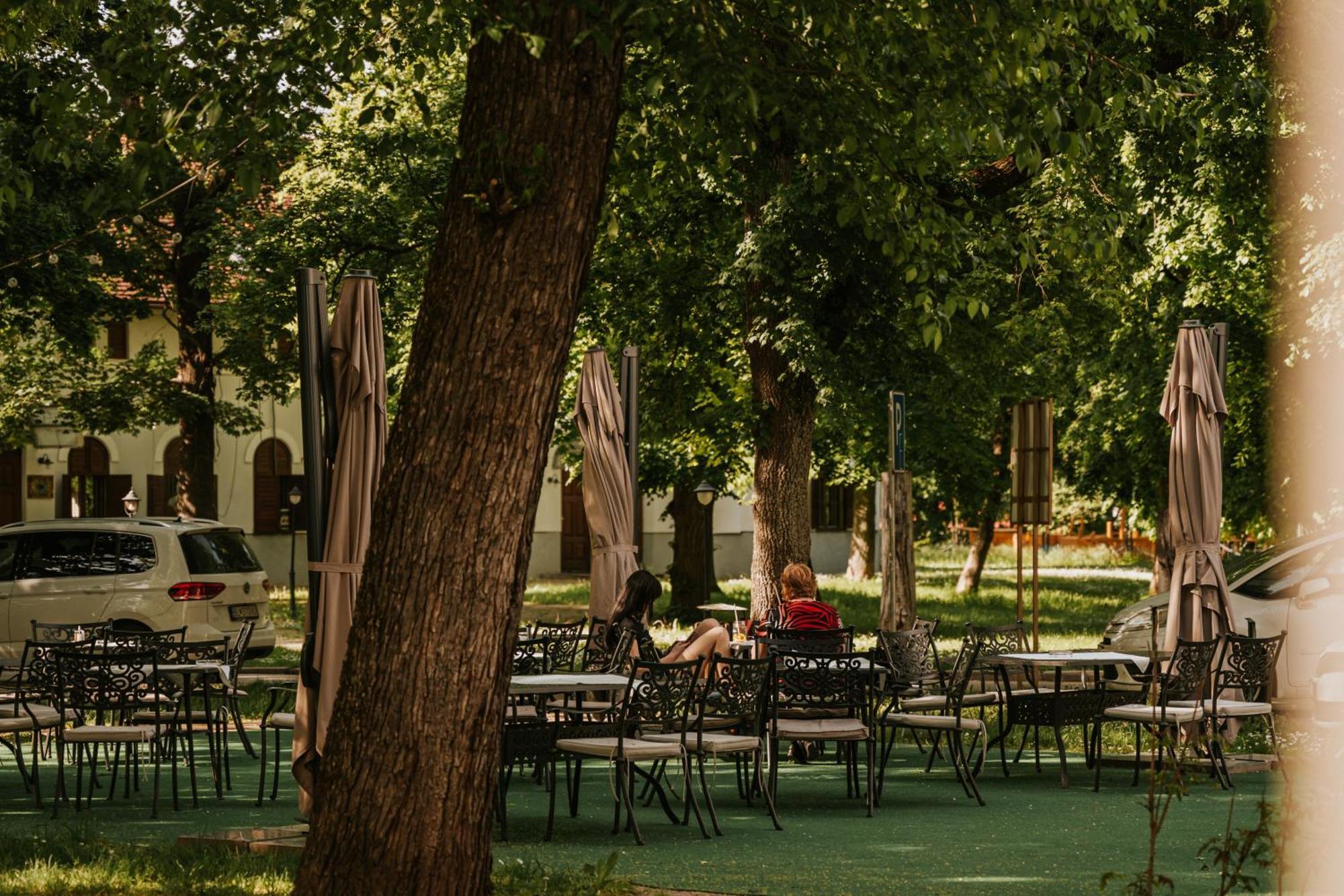 Hotel Kastiel Mojmirovce Luaran gambar
