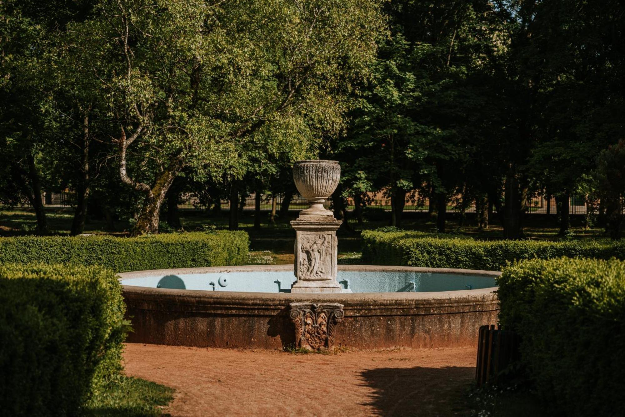 Hotel Kastiel Mojmirovce Luaran gambar